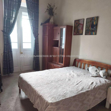 Продам квартиру, Мироносицкая ул. , 2 кім., 85.80 м², капитальный ремонт 