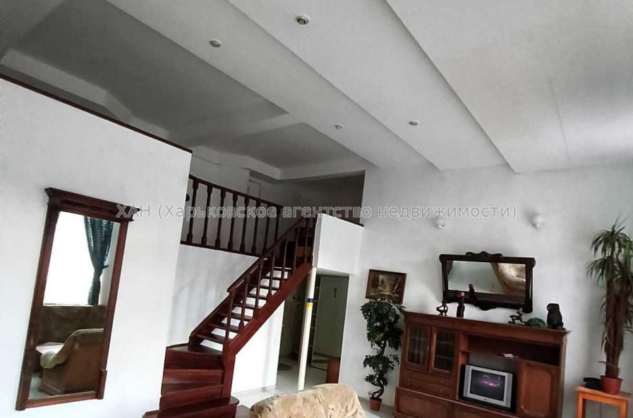 Продам квартиру, Мироносицкая ул. , 2 кім., 85.80 м², капитальный ремонт 