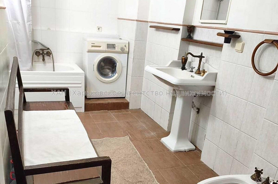 Продам квартиру, Мироносицкая ул. , 2 кім., 85.80 м², капитальный ремонт 