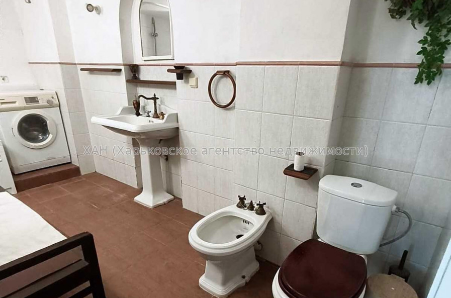 Продам квартиру, Мироносицкая ул. , 2 кім., 85.80 м², капитальный ремонт 