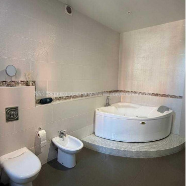 Продам квартиру, Данилевского ул. , 3  ком., 142.20 м², евроремонт 