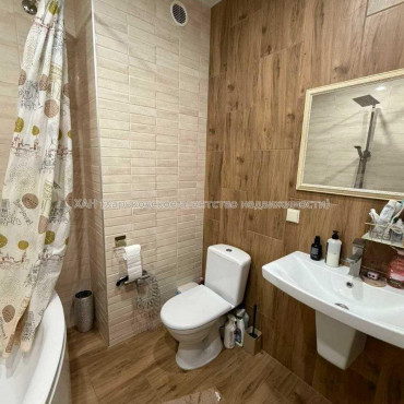 Продам квартиру, Льва Ландау просп. , 2 кім., 55 м², капитальный ремонт 