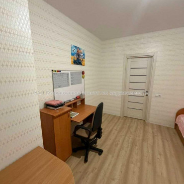 Продам квартиру, Льва Ландау просп. , 2 кім., 55 м², капитальный ремонт 