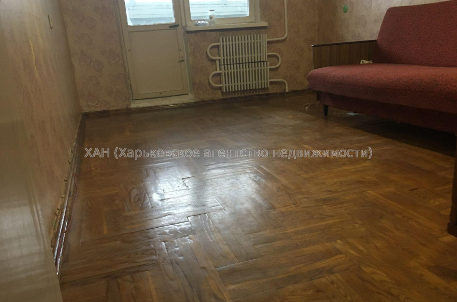 Продам квартиру, Амосова ул. , 3 кім., 65 м², косметический ремонт 
