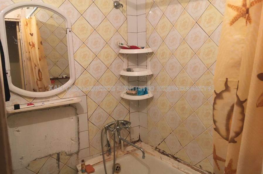 Продам квартиру, Амосова ул. , 3 кім., 65 м², косметический ремонт 