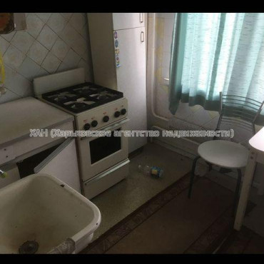 Продам квартиру, Амосова ул. , 3 кім., 65 м², косметический ремонт 