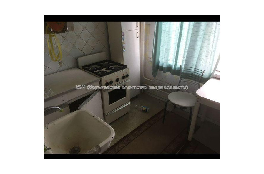 Продам квартиру, Амосова ул. , 3 кім., 65 м², косметический ремонт 