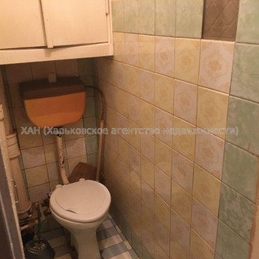 Продам квартиру, Амосова ул. , 3 кім., 65 м², косметический ремонт 
