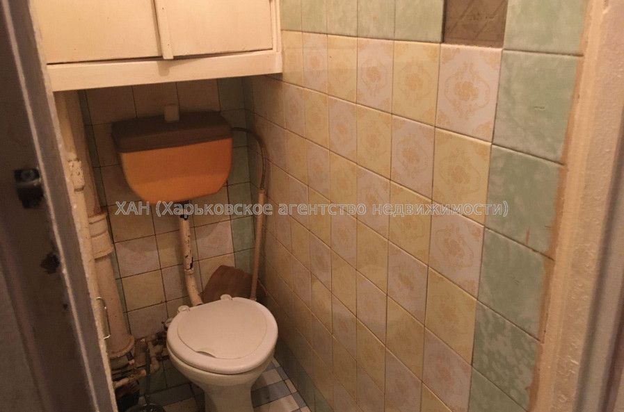 Продам квартиру, Амосова ул. , 3 кім., 65 м², косметический ремонт 