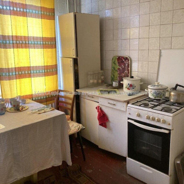 Продам квартиру, Михаила Комарова ул. , 2 кім., 47.90 м², косметический ремонт 