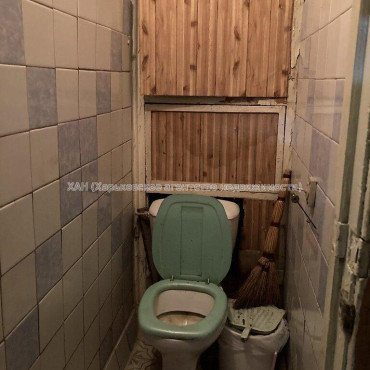 Продам квартиру, Михаила Комарова ул. , 2 кім., 47.90 м², косметический ремонт 