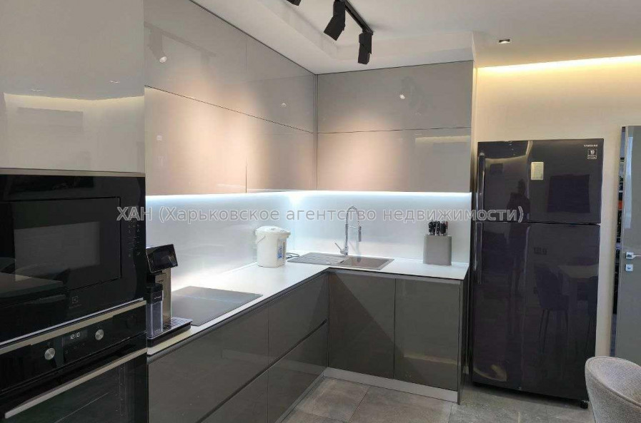 Продам квартиру, Профессорская ул. , 3  ком., 85 м², авторский дизайн 