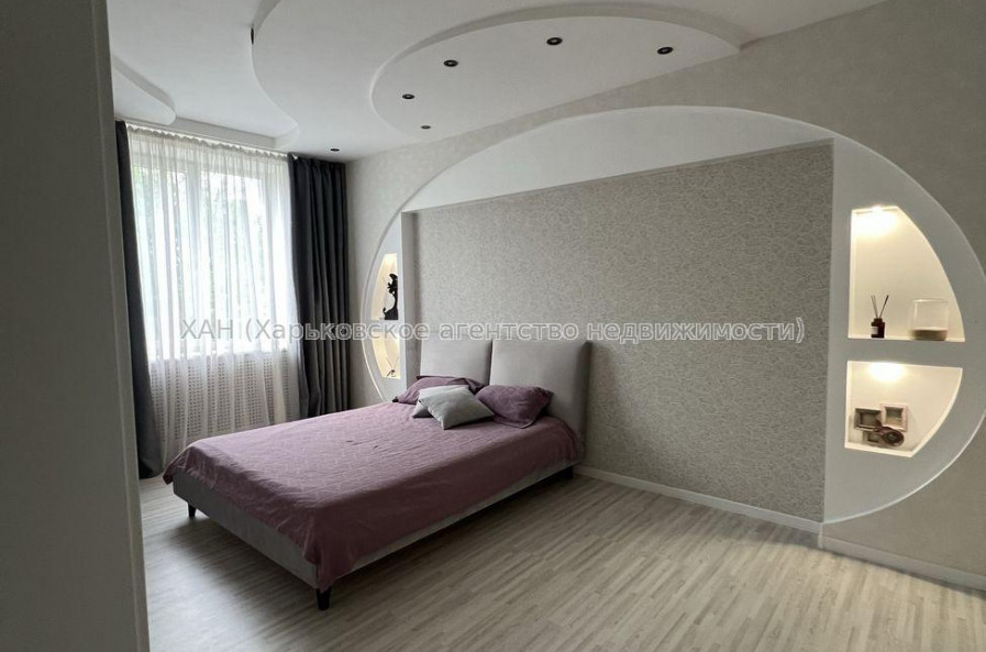 Продам квартиру, Александровский просп. , 3  ком., 67.90 м², авторский дизайн 