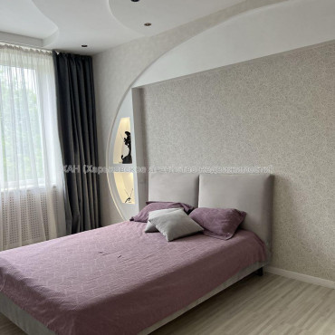 Продам квартиру, Александровский просп. , 3  ком., 67.90 м², авторский дизайн 