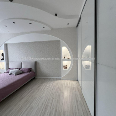 Продам квартиру, Александровский просп. , 3  ком., 67.90 м², авторский дизайн 