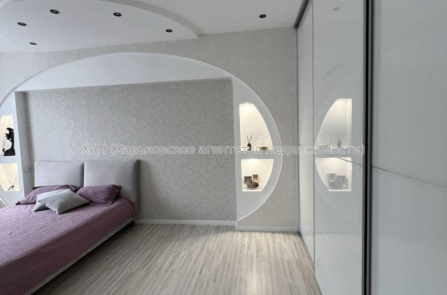 Продам квартиру, Александровский просп. , 3  ком., 67.90 м², авторский дизайн 