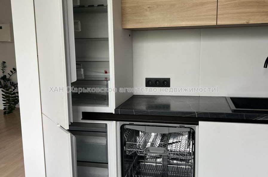 Продам квартиру, Александровский просп. , 3  ком., 67.90 м², авторский дизайн 