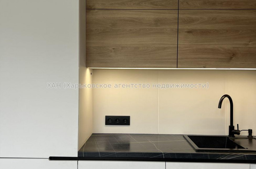 Продам квартиру, Александровский просп. , 3  ком., 67.90 м², авторский дизайн 