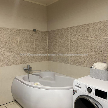 Продам квартиру, Александровский просп. , 3  ком., 67.90 м², авторский дизайн 