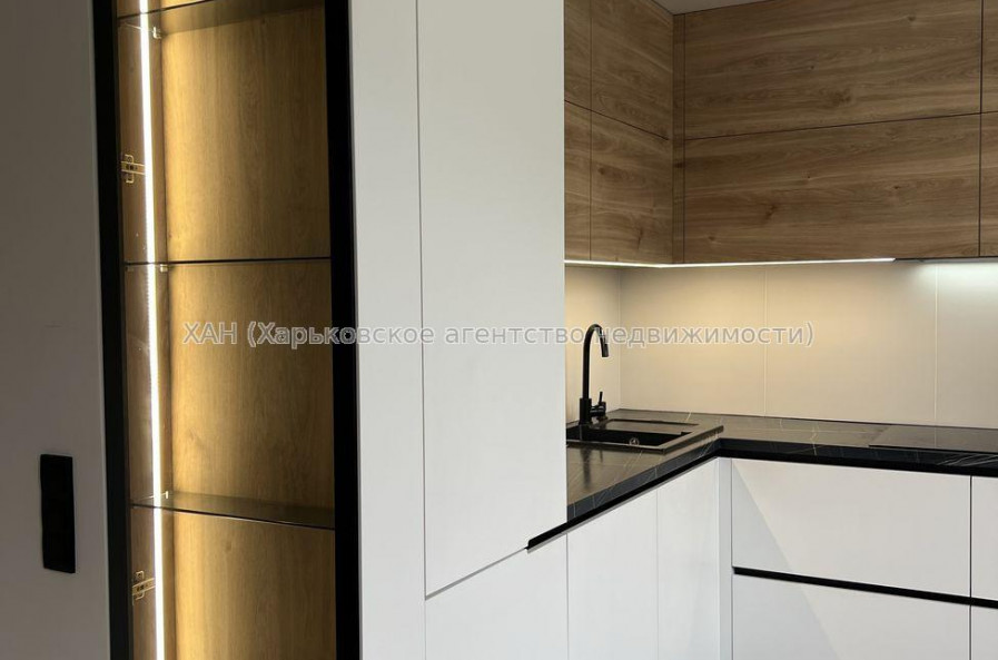 Продам квартиру, Александровский просп. , 3  ком., 67.90 м², авторский дизайн 