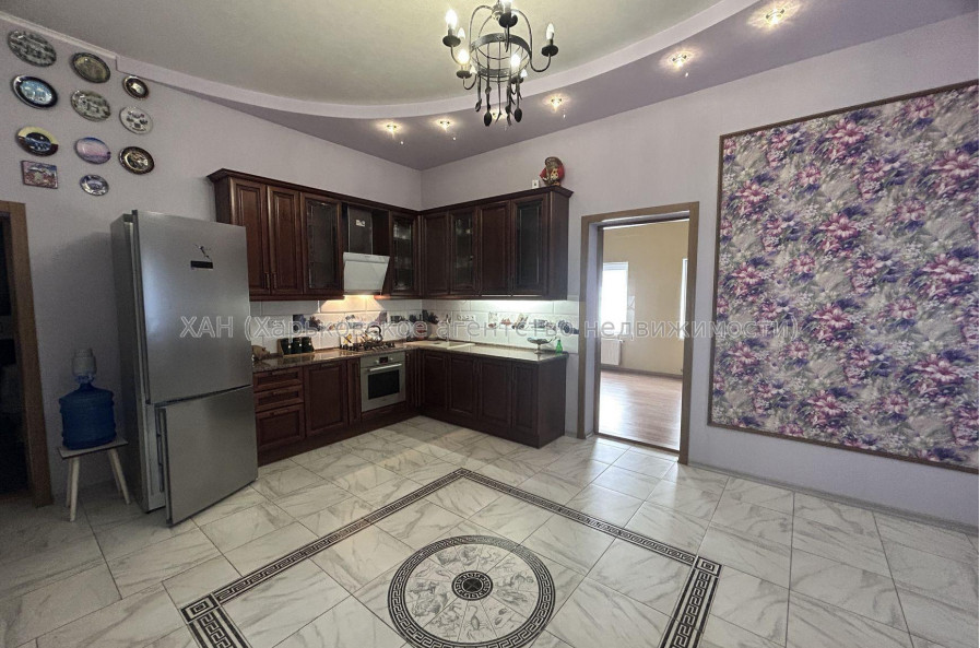Продам будинок, 200 м², 5.50 соток, евроремонт 
