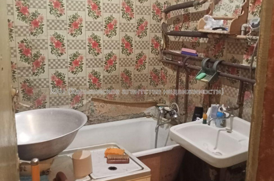 Продам квартиру, Харьковских Дивизий ул. , 1 кім., 30 м², без ремонта 