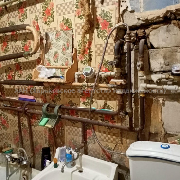 Продам квартиру, Харьковских Дивизий ул. , 1 кім., 30 м², без ремонта 