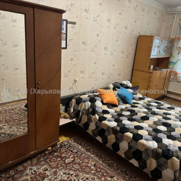 Продам квартиру, Валентиновская ул. , 3 кім., 62.90 м², советский ремонт 