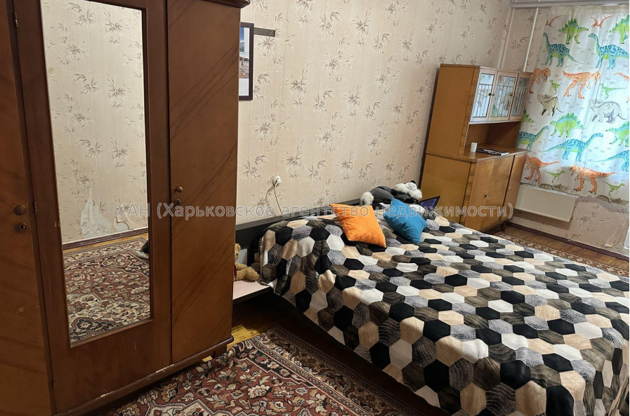 Продам квартиру, Валентиновская ул. , 3 кім., 62.90 м², советский ремонт 
