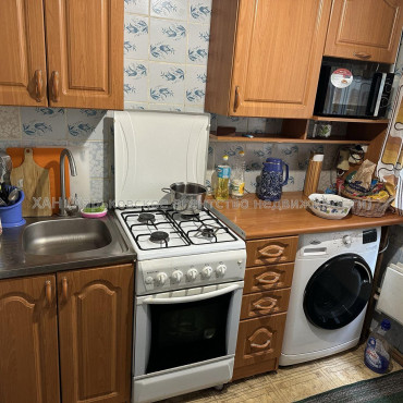 Продам квартиру, Валентиновская ул. , 3 кім., 62.90 м², советский ремонт 