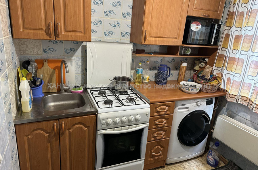 Продам квартиру, Валентиновская ул. , 3 кім., 62.90 м², советский ремонт 