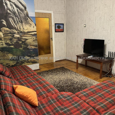 Продам квартиру, Валентиновская ул. , 3 кім., 62.90 м², советский ремонт 
