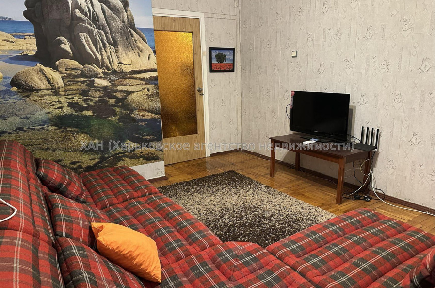 Продам квартиру, Валентиновская ул. , 3 кім., 62.90 м², советский ремонт 