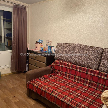 Продам квартиру, Победы просп. , 4  ком., 90 м², косметический ремонт 