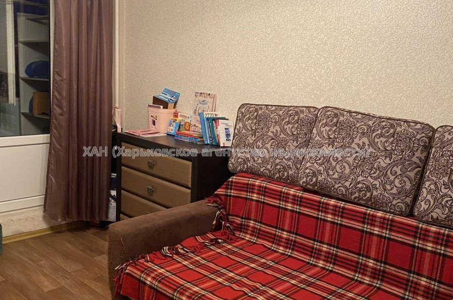 Продам квартиру, Победы просп. , 4  ком., 90 м², косметический ремонт 