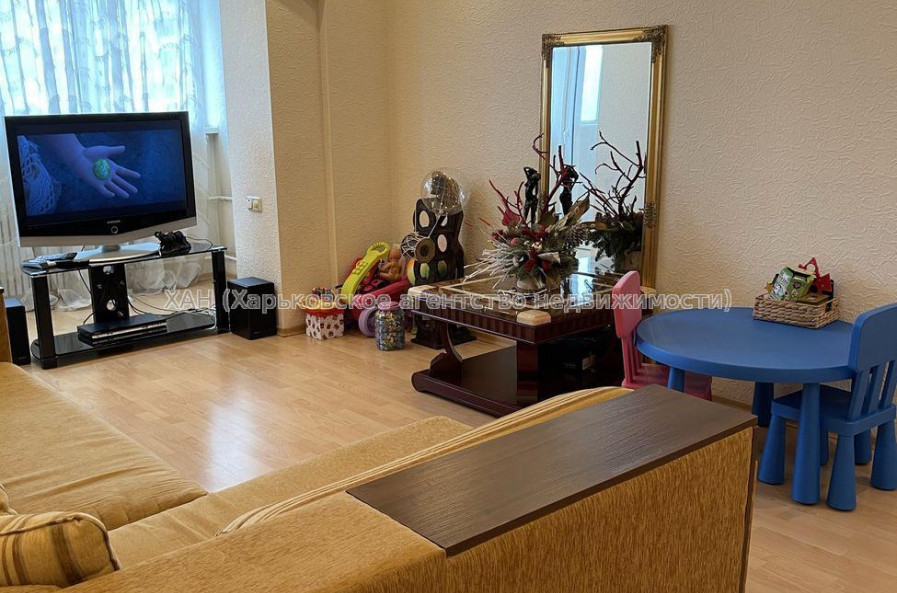 Продам квартиру, Пермская ул. , 3  ком., 75 м², капитальный ремонт 
