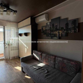 Продам квартиру, Героев Харькова просп. , 2  ком., 46 м², евроремонт