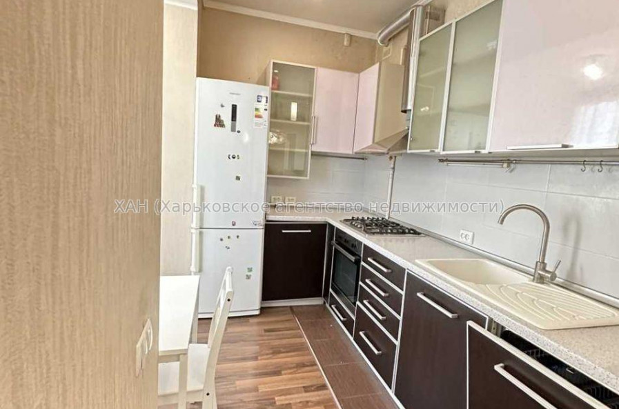 Продам квартиру, Алчевских ул. , 3 кім., 63 м², капитальный ремонт 