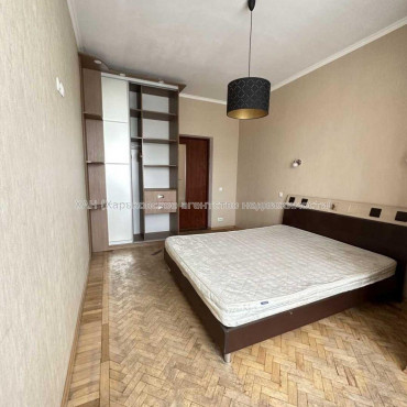 Продам квартиру, Алчевских ул. , 3 кім., 63 м², капитальный ремонт 