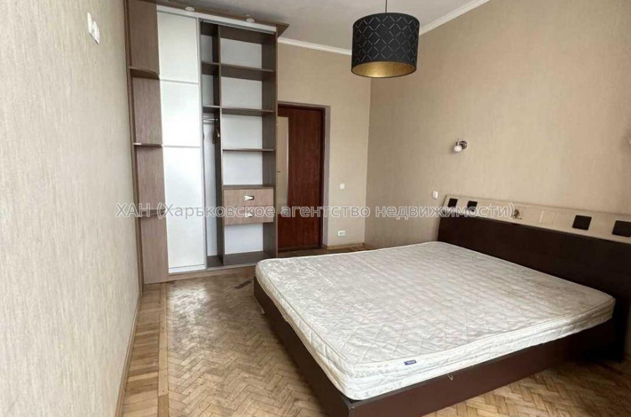 Продам квартиру, Алчевских ул. , 3 кім., 63 м², капитальный ремонт 
