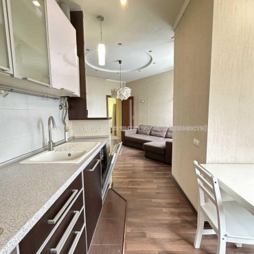 Продам квартиру, Алчевских ул. , 3 кім., 63 м², капитальный ремонт 