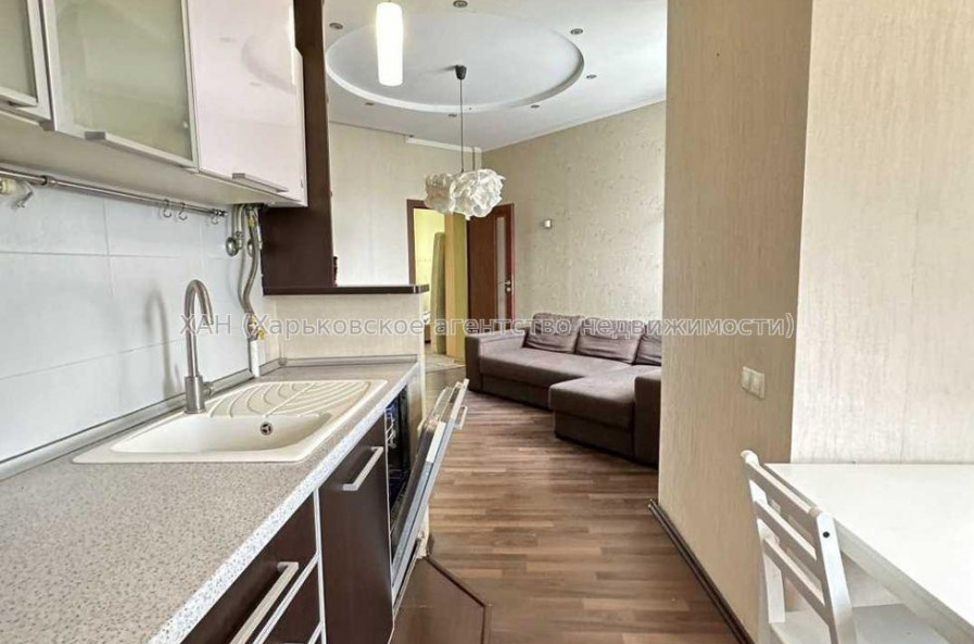 Продам квартиру, Алчевских ул. , 3 кім., 63 м², капитальный ремонт 