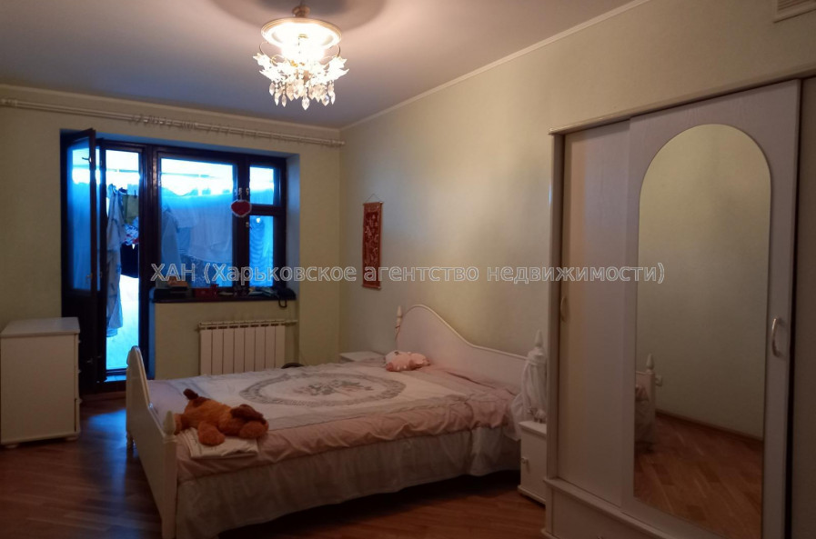 Продам квартиру, Лебединская ул. , 4  ком., 105 м², капитальный ремонт 