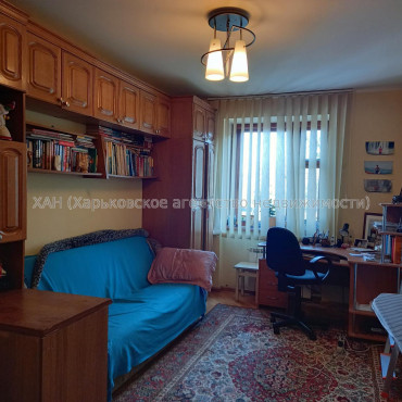 Продам квартиру, Лебединская ул. , 4  ком., 105 м², капитальный ремонт 