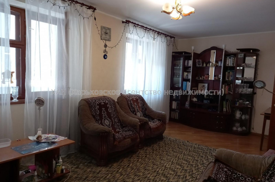 Продам квартиру, Лебединская ул. , 4  ком., 105 м², капитальный ремонт 