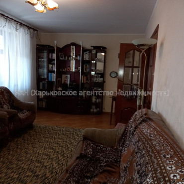 Продам квартиру, Лебединская ул. , 4  ком., 105 м², капитальный ремонт 