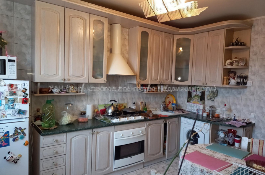 Продам квартиру, Лебединская ул. , 4  ком., 105 м², капитальный ремонт 