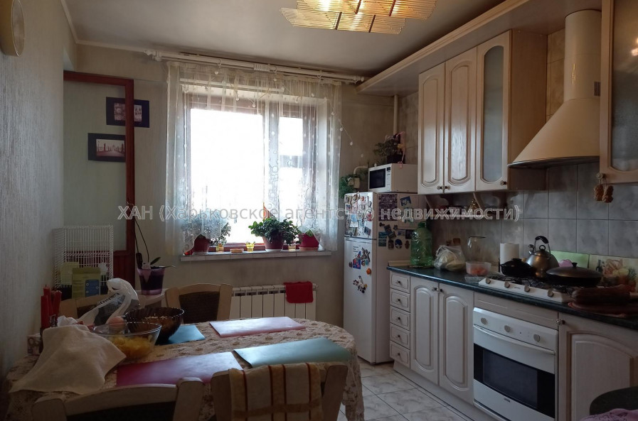 Продам квартиру, Лебединская ул. , 4  ком., 105 м², капитальный ремонт 