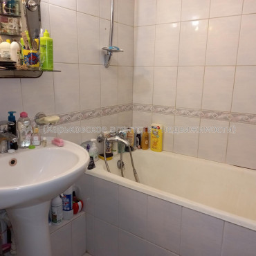 Продам квартиру, Лебединская ул. , 4  ком., 105 м², капитальный ремонт 