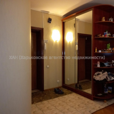 Продам квартиру, Лебединская ул. , 4  ком., 105 м², капитальный ремонт 